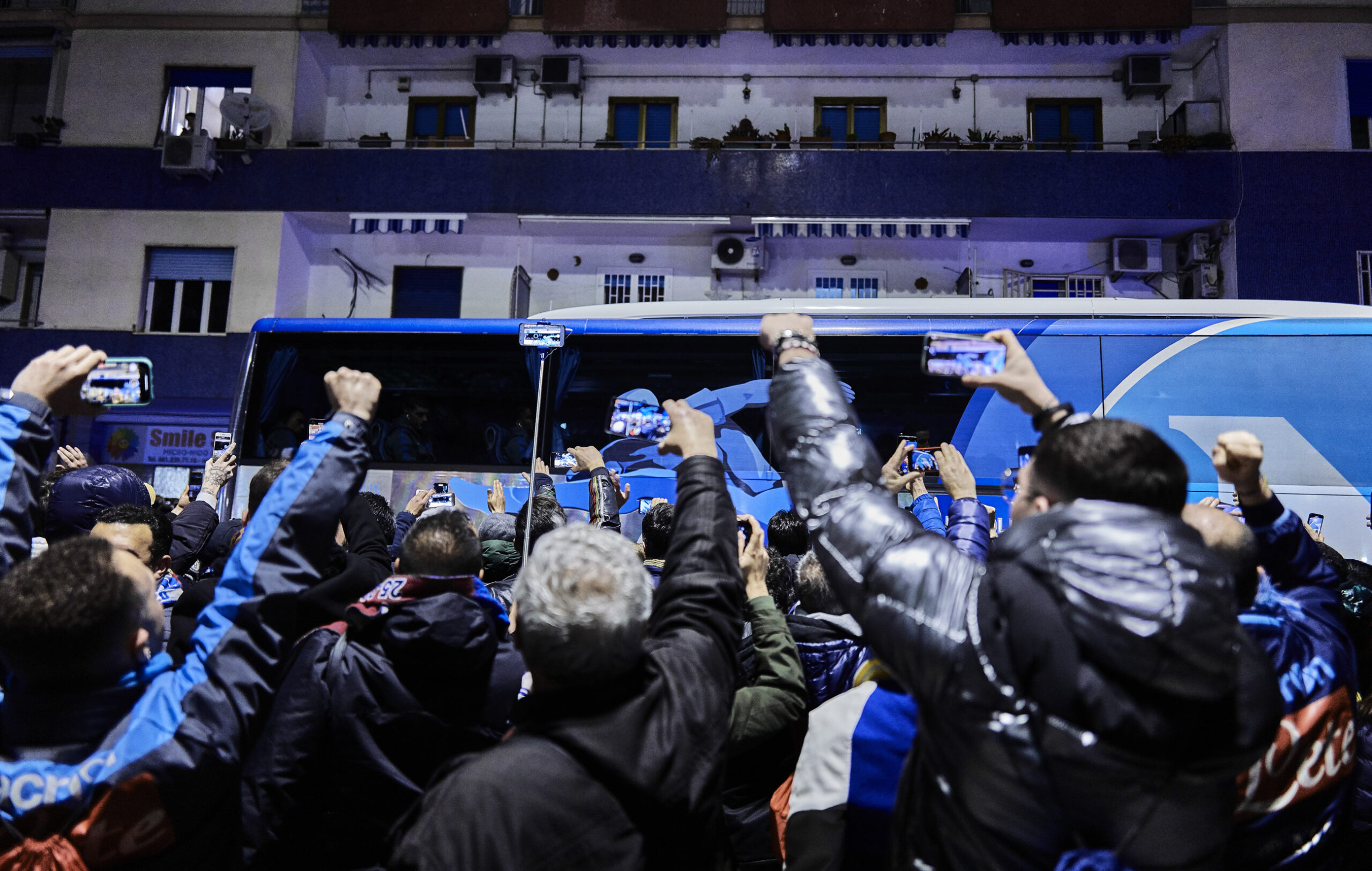 Supporters capturing the arrival at the stadium of Napoli players bus
