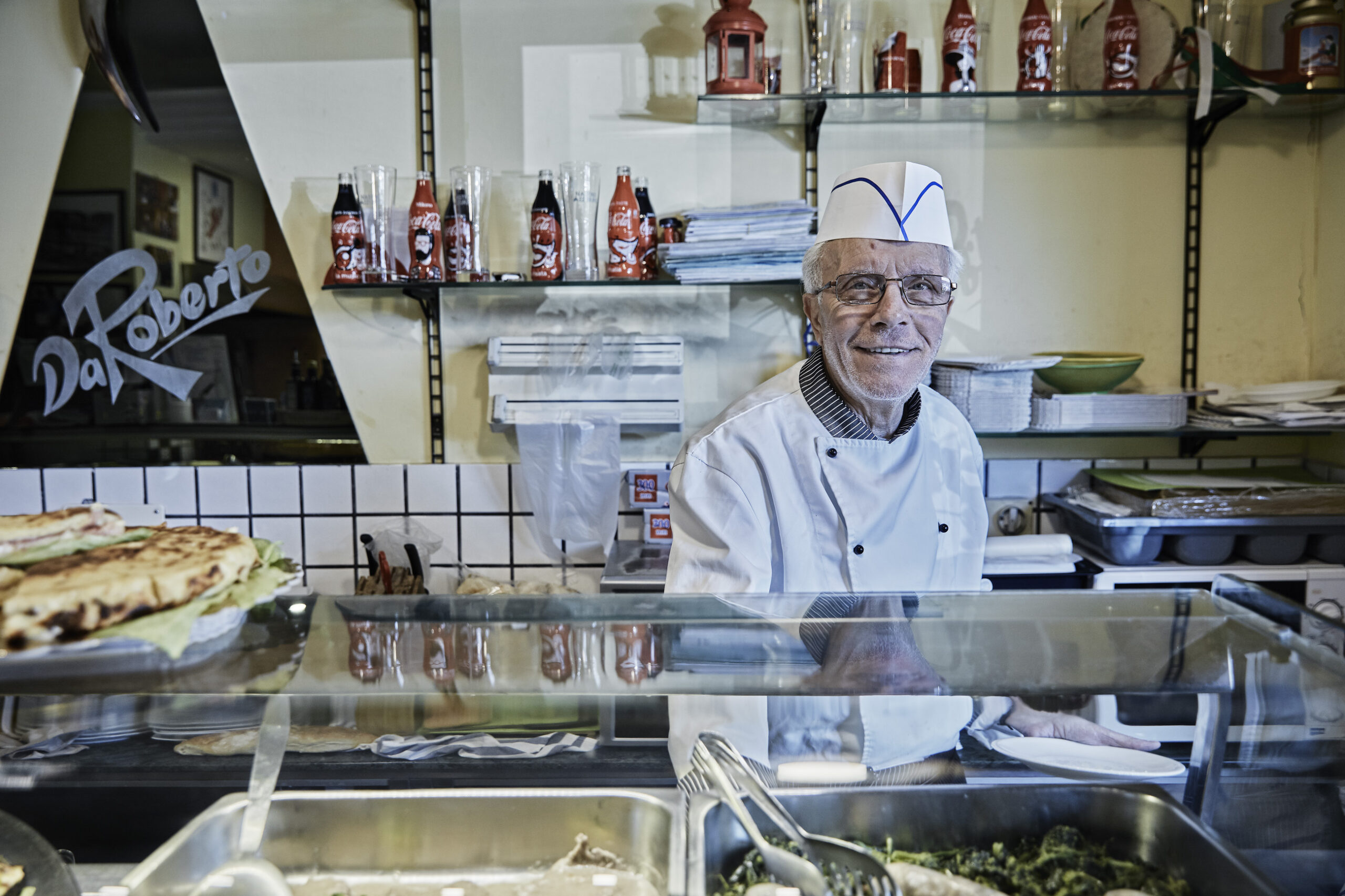 Roberto a cook in Pozzuoli offering catering for SSC Napoli